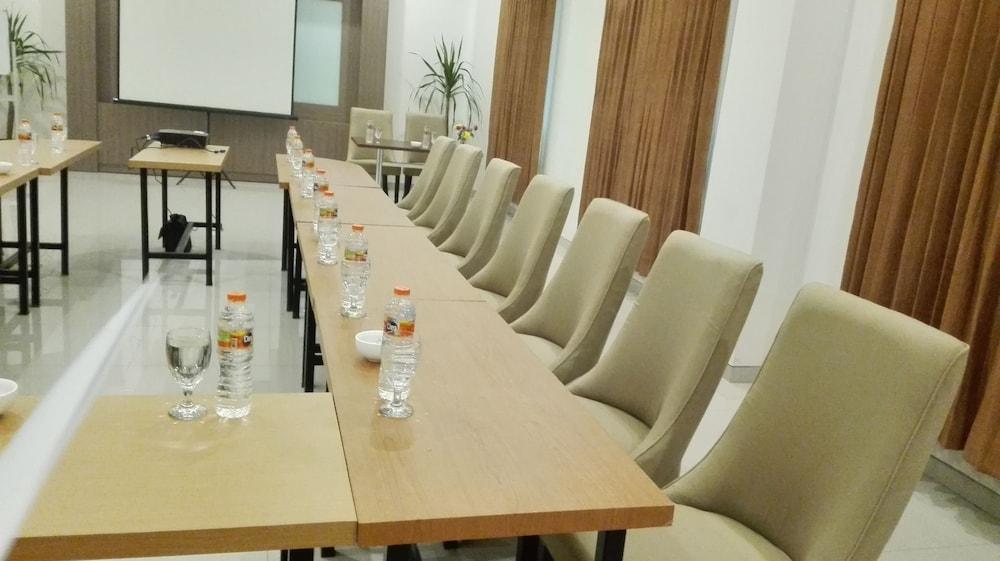 Midtown Xpress Sampit - Kalimantan Tengah Экстерьер фото